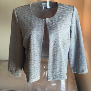 Chico’s smocked jacket in a nuetral taupe. Sz 2 (US. 12)